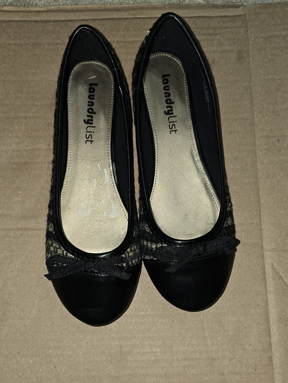 Laundry List Black Lace Bow Ballet Flats NWOT